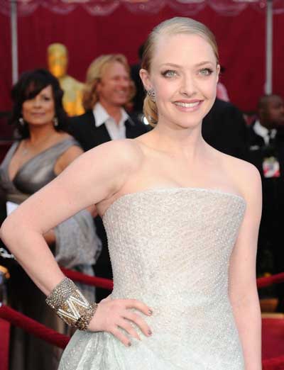 Amanda-seyfried-2010-oscars-hair. Aside from soft wavy hair, one of the 