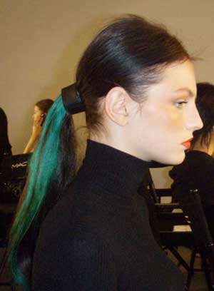 green-streak-in-ponytail-at-vena-cava-fw10