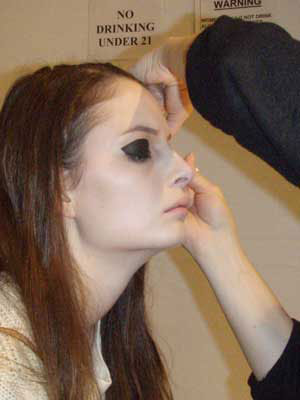 mac-artist-applying-black-shadow-backstage-at-rebecca-taylor-fall-2010