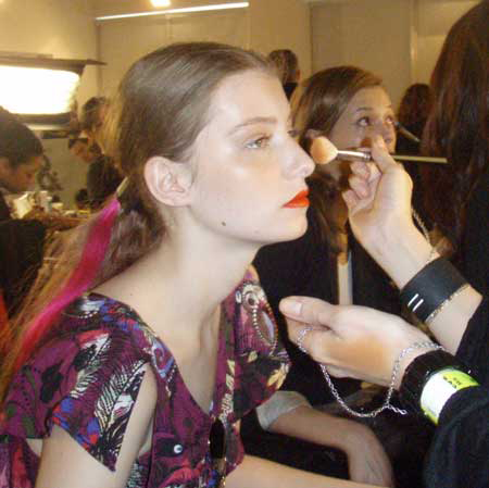 mac-makeup-artist-backstage-at-vena-cava-fw10