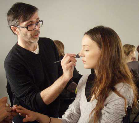 makeup-artist-backstage-at-vena-cava-fw10