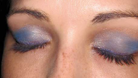 celia-wearing-givenchy-phenomeneyes-purple-mascara