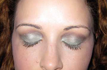 celia-wearing-maybelline-colossal-volume-mascara