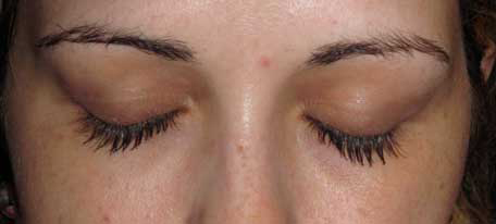 celia-wearing-maybelline-define-a-lash-mascara