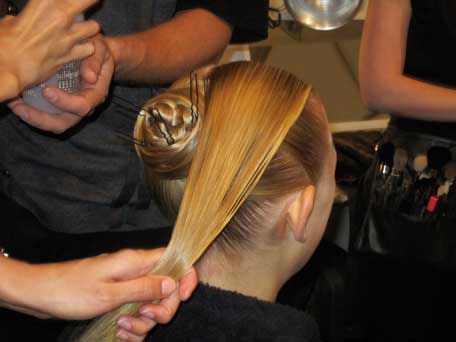 styling-hair-backstage-at-alexandre-herchcovitch-spring-2011