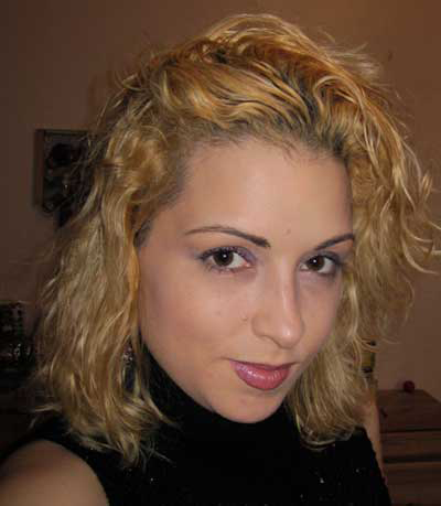 celia-san-miguel-wearing-mac-cosmetics-peacocky-collection