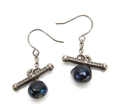 french-kande-glass-pearls-with-silver-toggles-earrings