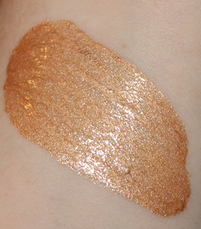 mac-cosmetics-golden-elixir-strobe-liquid-lotion-swatch