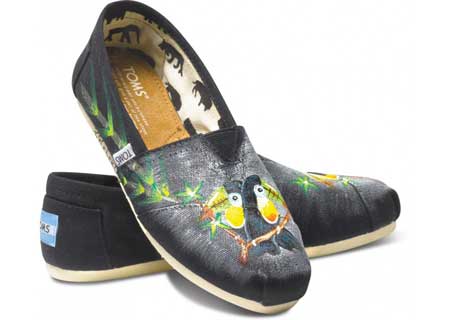 toms-x-haiti-artist-collective-reberts-toucan-classic-shoes