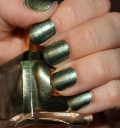 estee-lauder-metallic-green-nail-lacquer