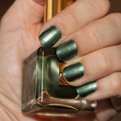 estee-lauder-metallic-green-polish