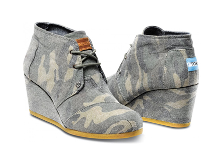 toms-washed-camo-canvas-desert-wedges