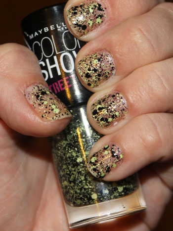 maybelline-color-show-green-graffiti-on-bare-nails