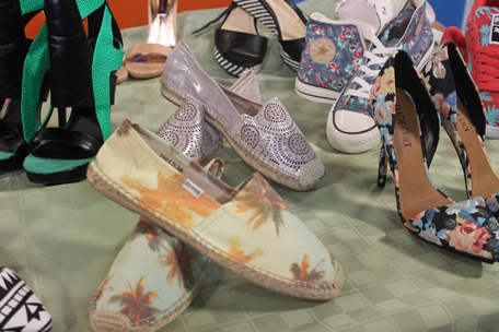 espadrilles-on-display-at-telemundo