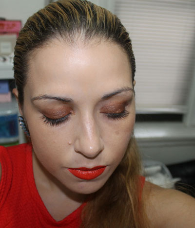 celia-san-miguel-rocking-laura-mercier-caviar-stick-in-copper