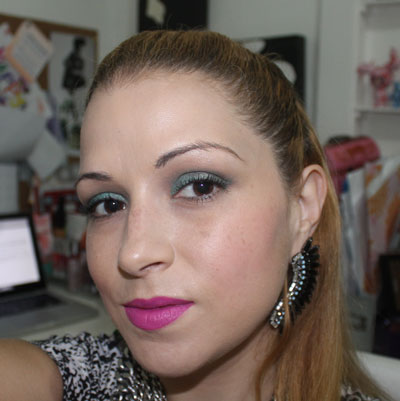 laura-mercier-wearing-laura-mercier-peacock-caviar-stick-eye-color