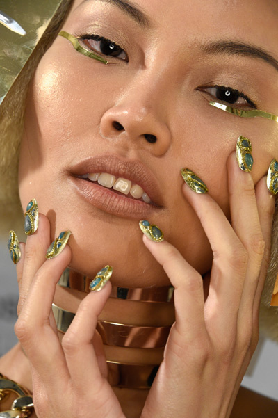 bejeweled-nails-at-the-blonds-ss16