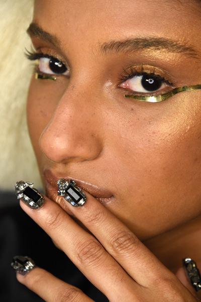 onyx-nails-at-the-blonds-ss16