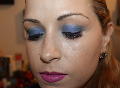 ud-dive-bar-eye-shadow-up-close