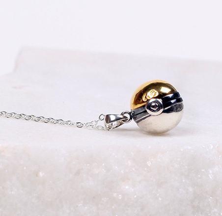 geekandfreak-pokeball-necklace