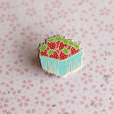 shinyapplestudio-strawberry-basket-pin