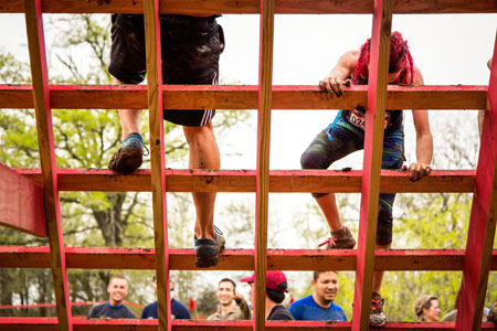 2017-warrior-dash-atx-rope-climb-down