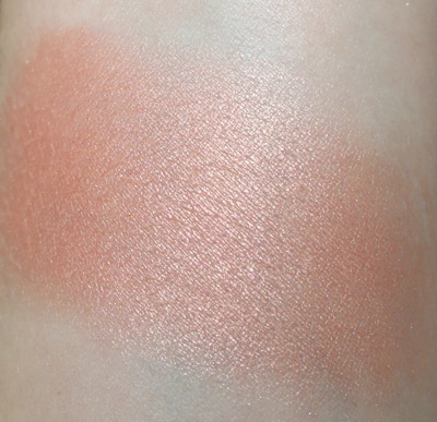 too-faced-cosmetics-papa-dont-peach-blush-swatch