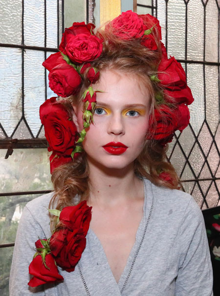 red-roses-in-hair-rodarte-ss19-show