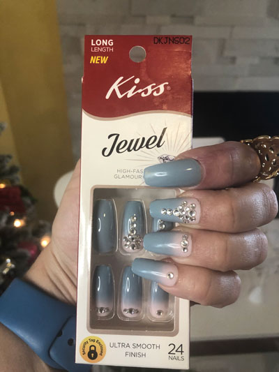 kiss-jewel-nails-willowy-on-hands